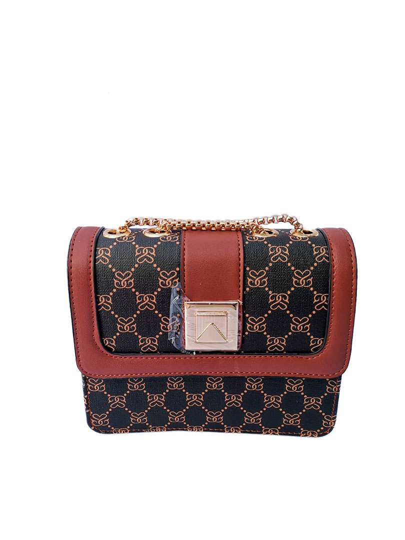 Crossbody en color café con correa de cadena