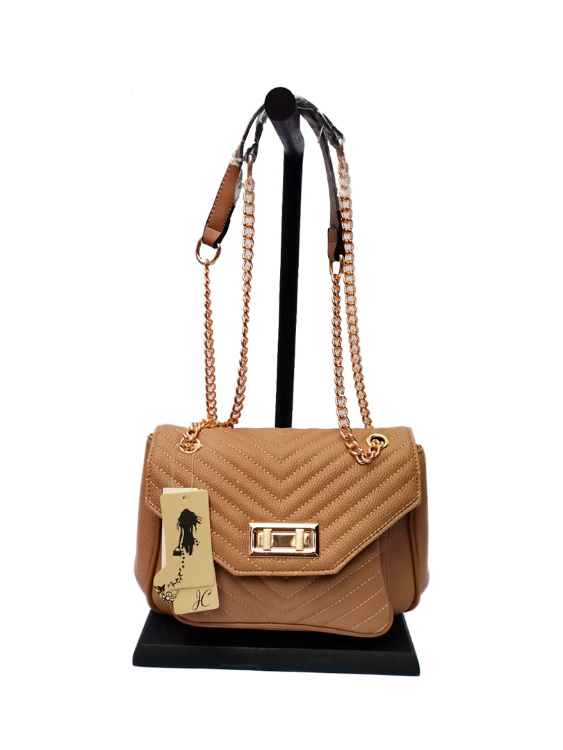 Crossbody en color Café con correa de cadena